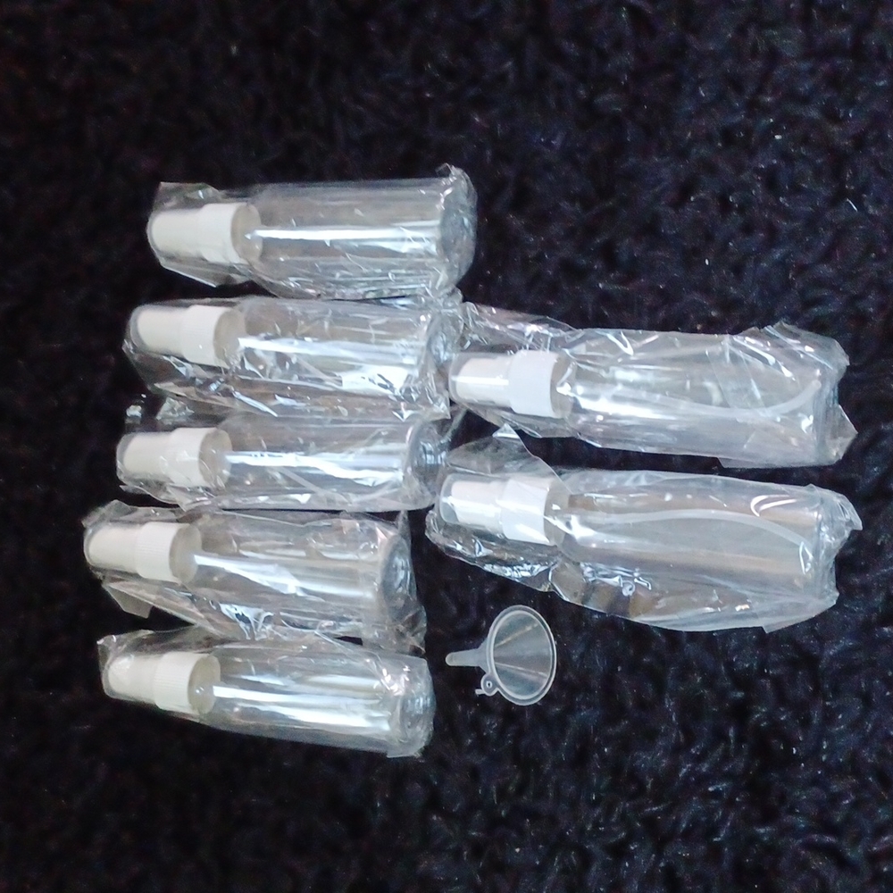 7.5oz New plastic spray bottles